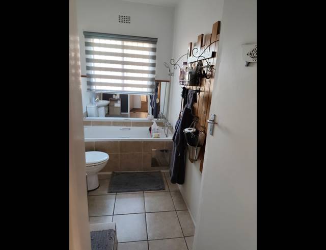 2 BEDROOM TOWNHOUSE FOR SALE IN SONNEVELD